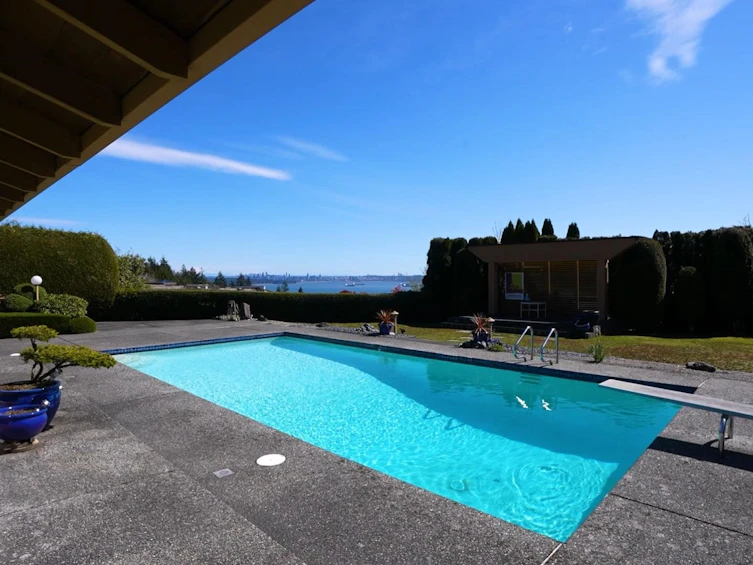 4211 Rockridge Crescent, West Vancouver, BC, V7W 1A9 - 2