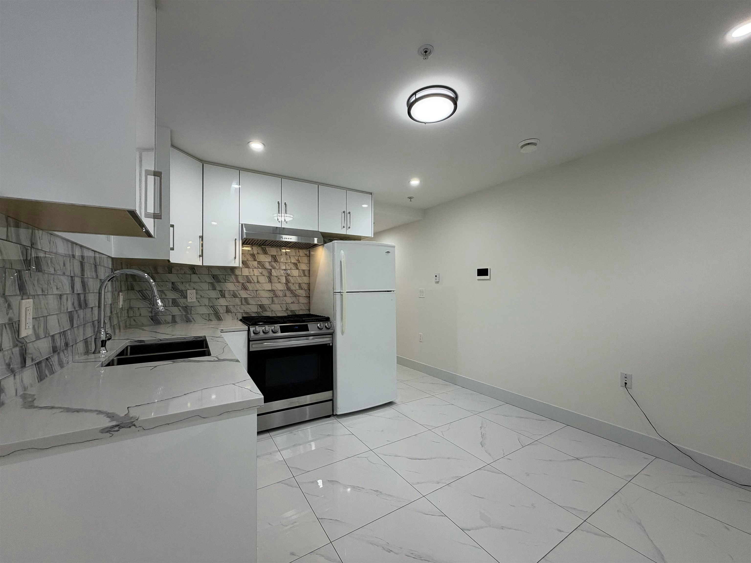 2-1052 E 50th Avenue, Vancouver, BC, V5X 1B8 - 2