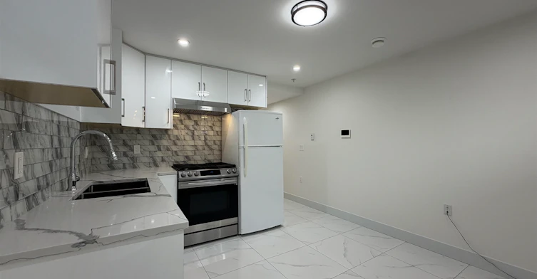 2-1052 E 50th Avenue, Vancouver, BC, V5X 1B8 - 2