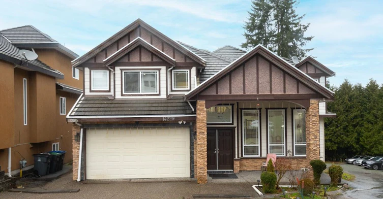 UPPER-14229 114 Avenue, Surrey, BC, V3R 1P2