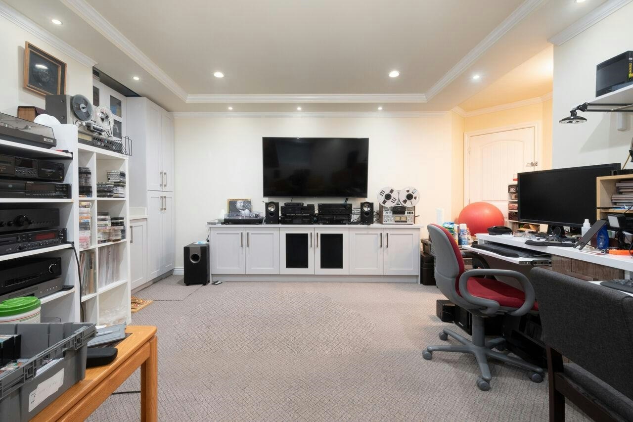 UPPER-14229 114 Avenue, Surrey, BC, V3R 1P2 - 19