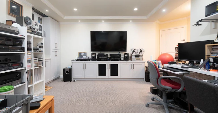 UPPER-14229 114 Avenue, Surrey, BC, V3R 1P2 - 19