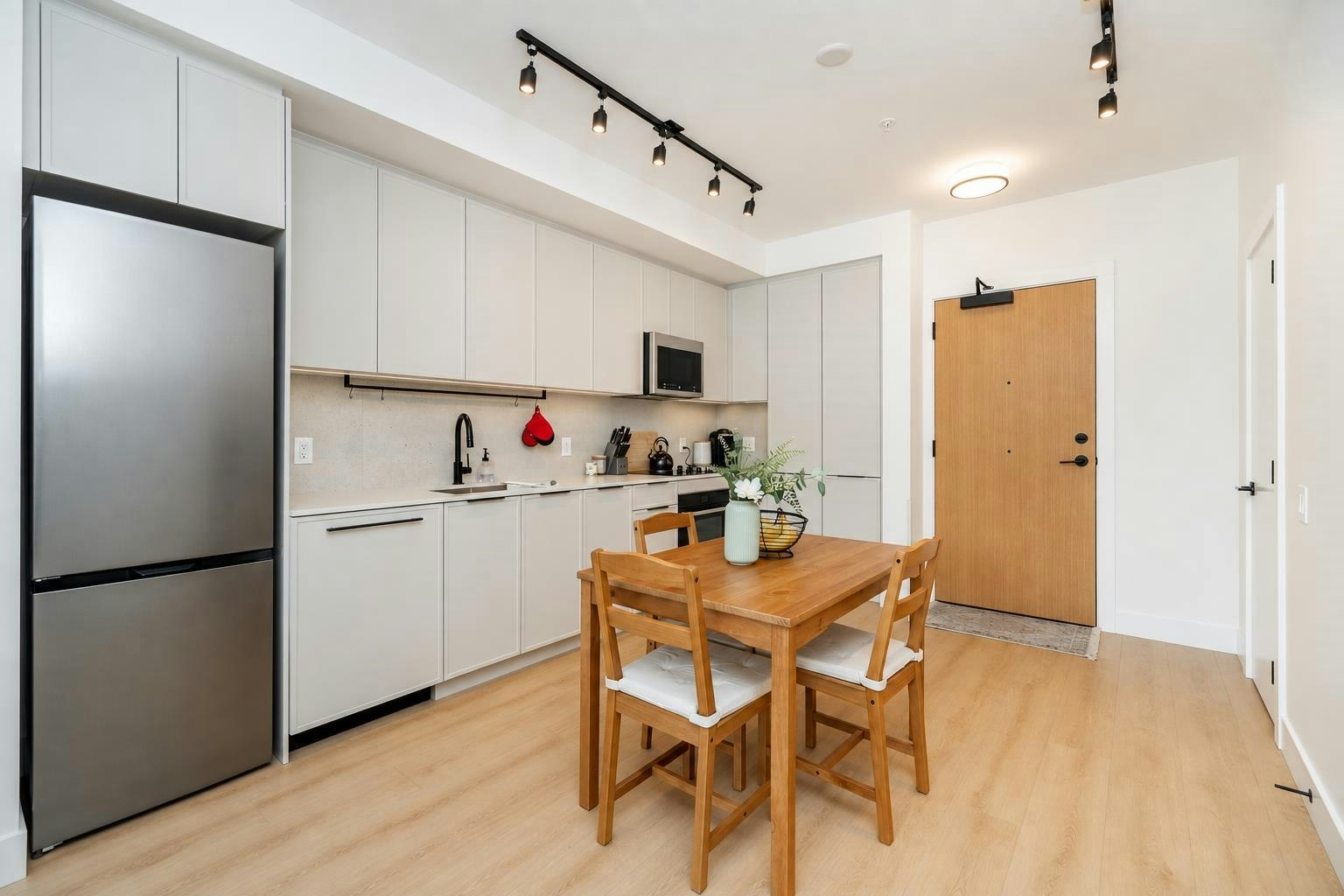 603-3055 Murray Street - 5