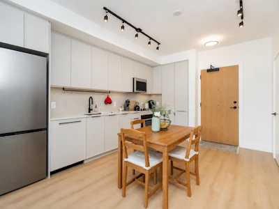 603-3055 Murray Street - 5