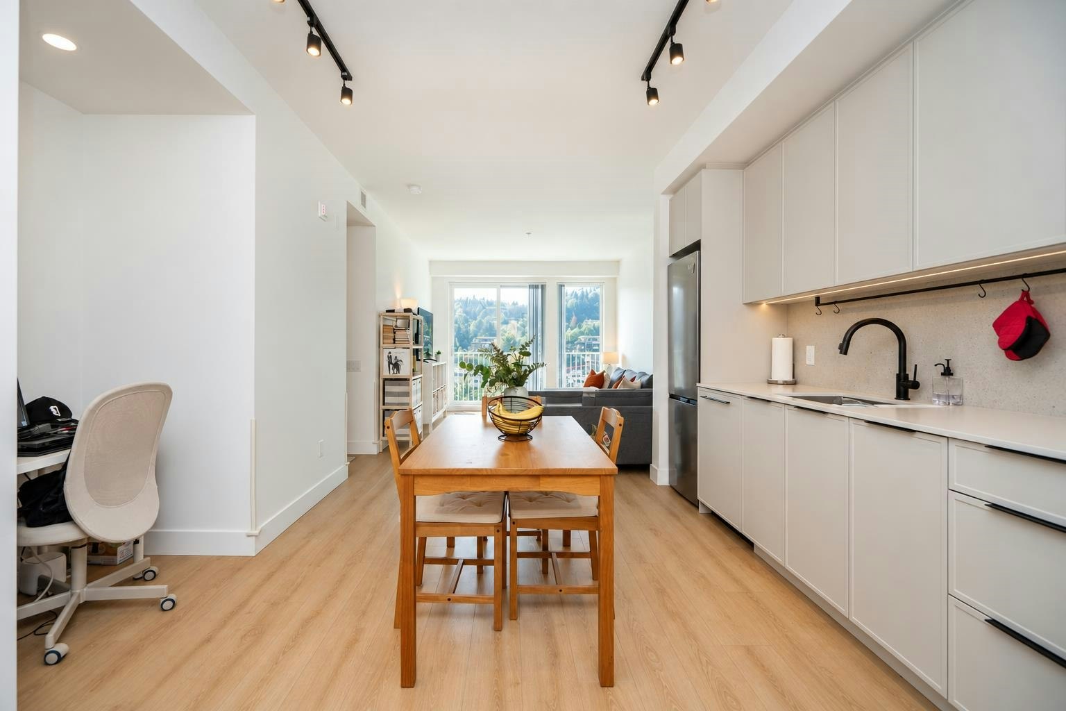 603-3055 Murray Street - 4