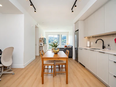 603-3055 Murray Street - 4
