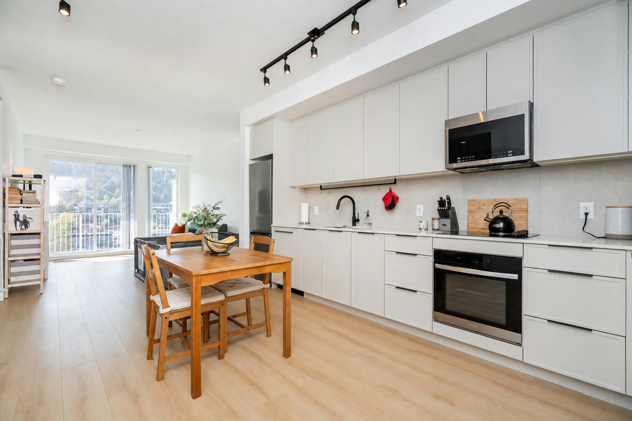 603-3055 Murray Street - 3