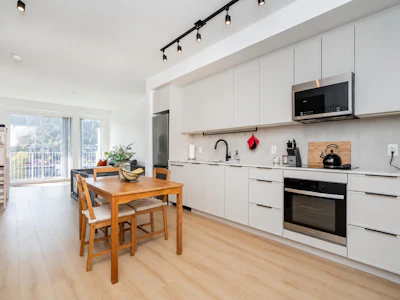 603-3055 Murray Street - 3