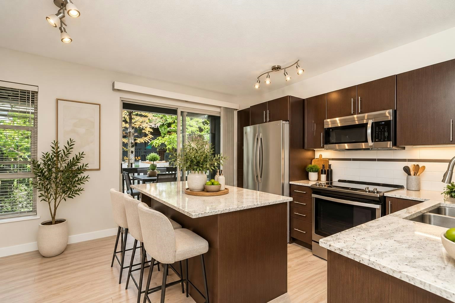 68-19250 65 Avenue - 5