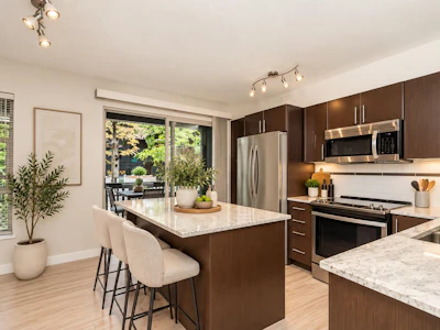 68-19250 65 Avenue - 5