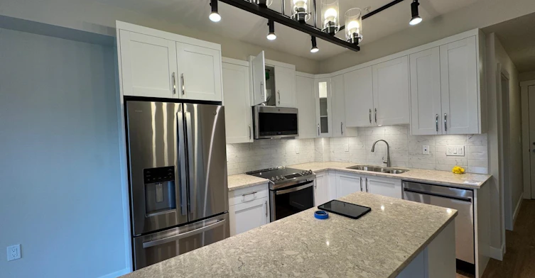 A3xx-8233 20b Street, Abbotsford, BC, V2Y 4M7 - 5