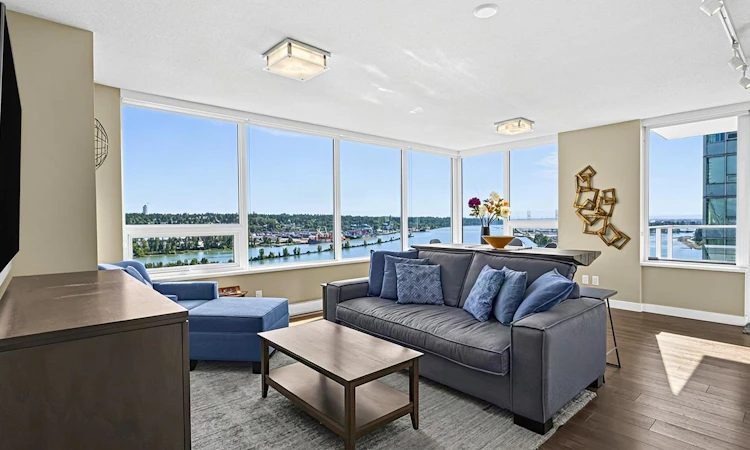 2205-908 Quayside Drive