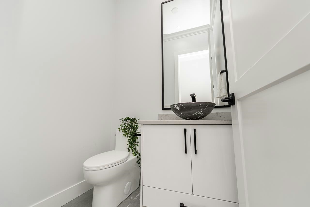 102-18573 56 Avenue, Surrey, BC, V3S 8J3 - 18