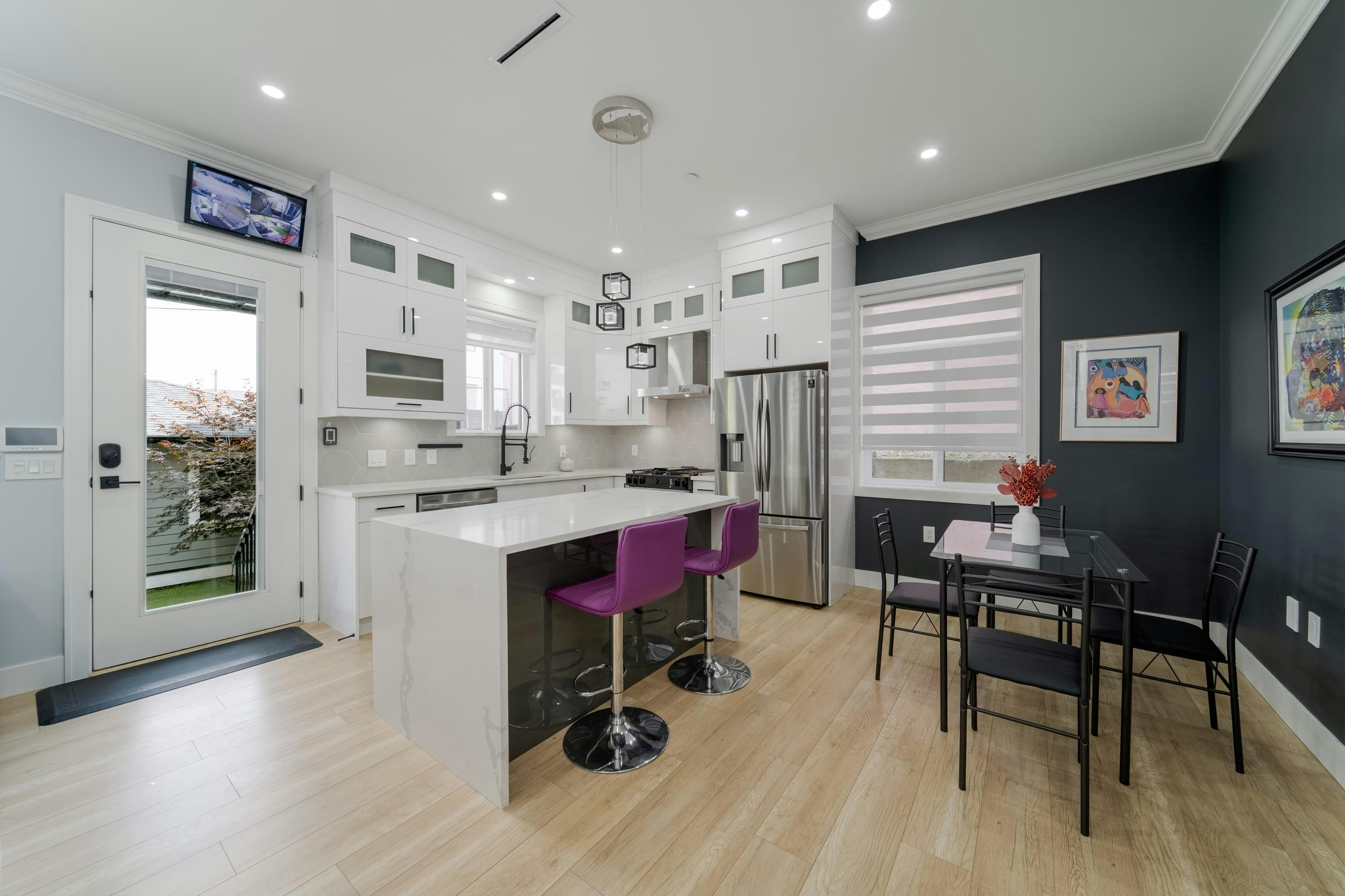 960 Renfrew Street - 5