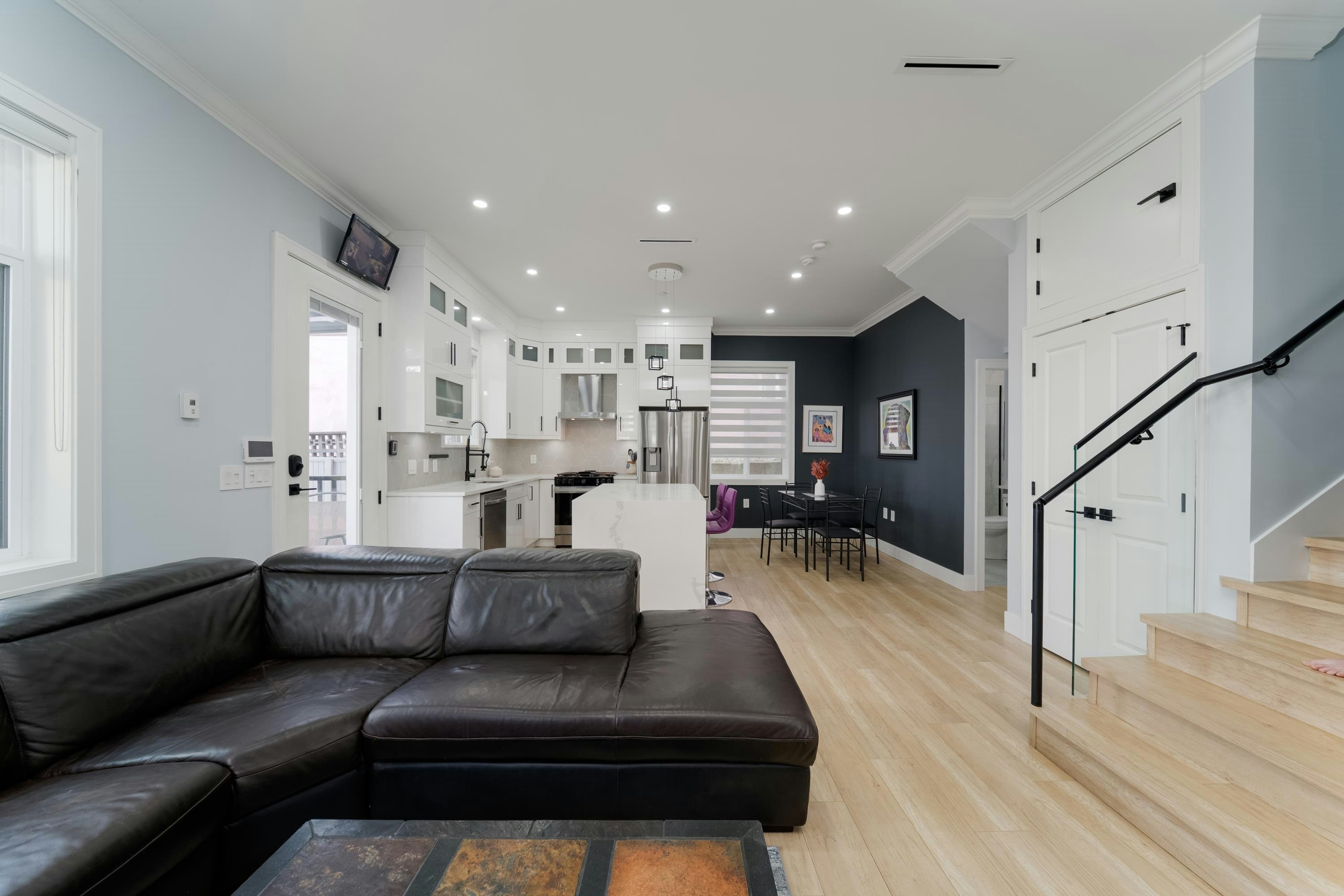 960 Renfrew Street - 3