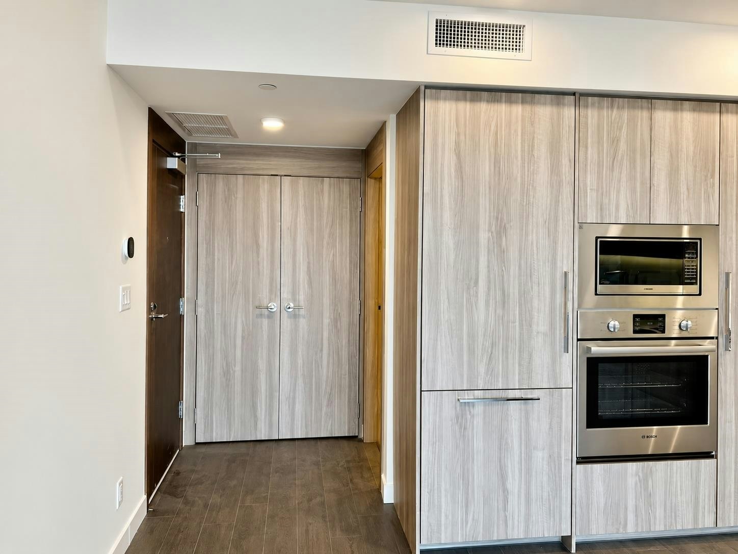 14xx-13768 100 Avenue, Surrey, BC, V3T 0V2