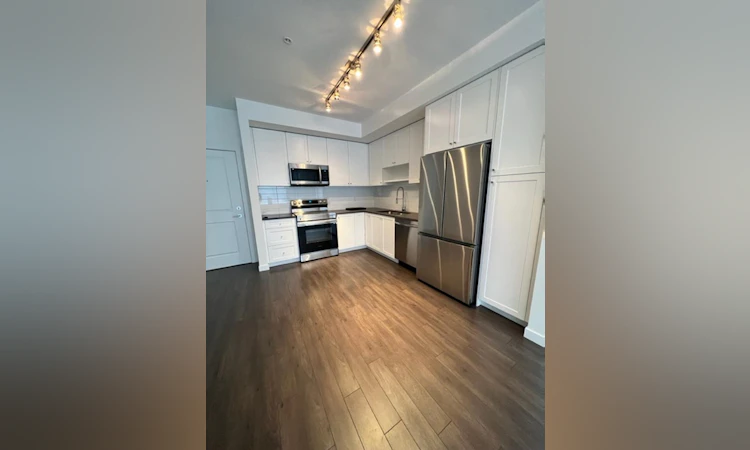 202-15815 85 Avenue