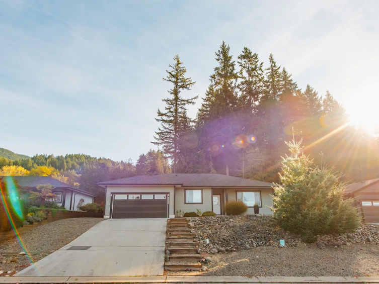 6222 Sitka Road, Sechelt, BC, V7Z 0L3