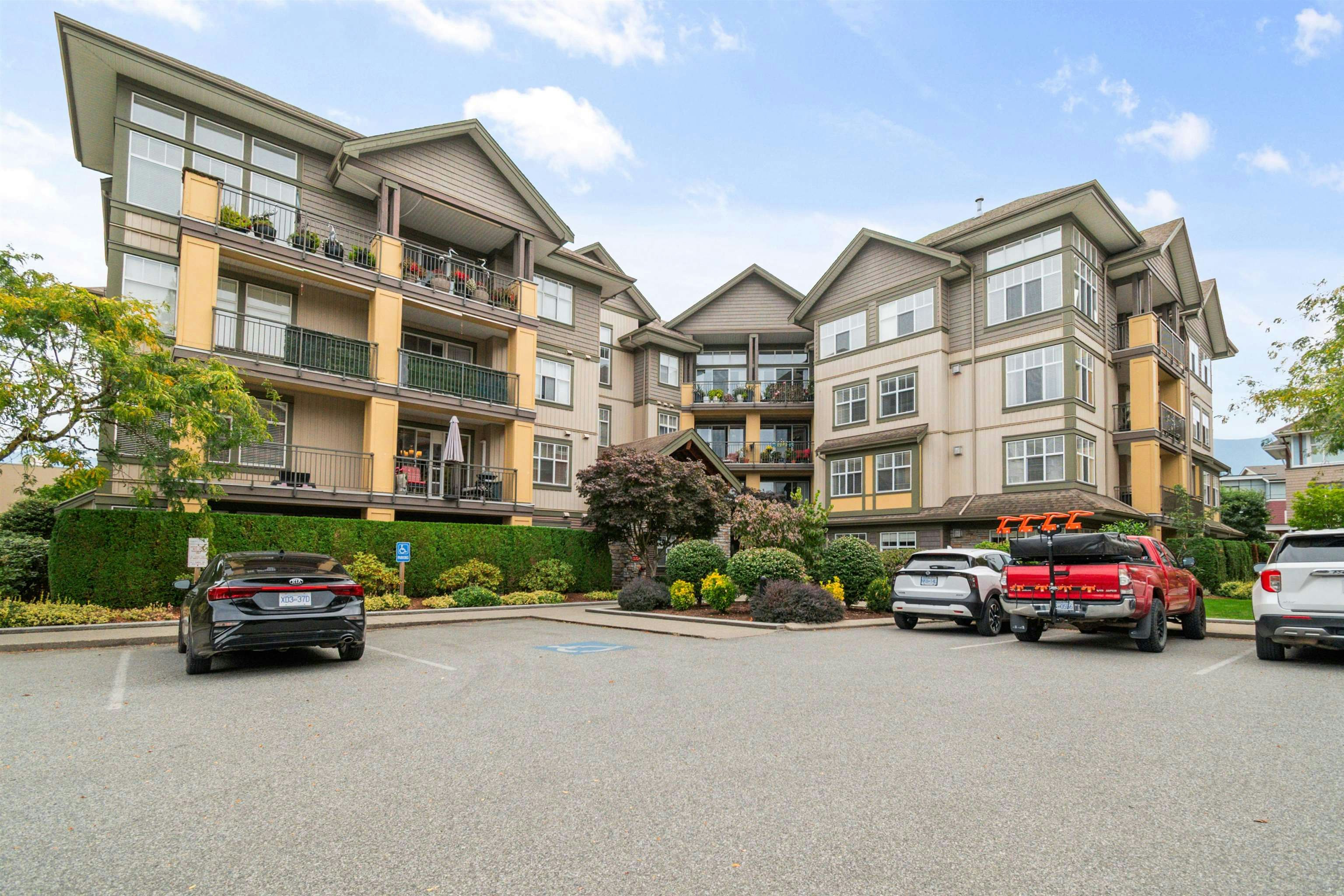211B-45595 Tamihi Way, Chilliwack, BC, V2R 0G3 - 2