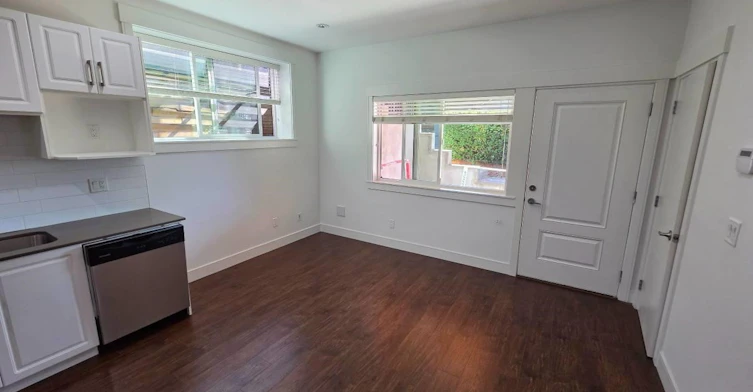 Lower-726 Delestre Avenue, Coquitlam, BC, V3K 2G3 - 2