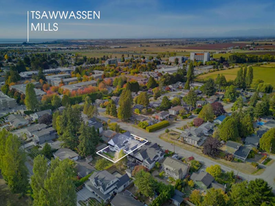 5744 16a Avenue - 2