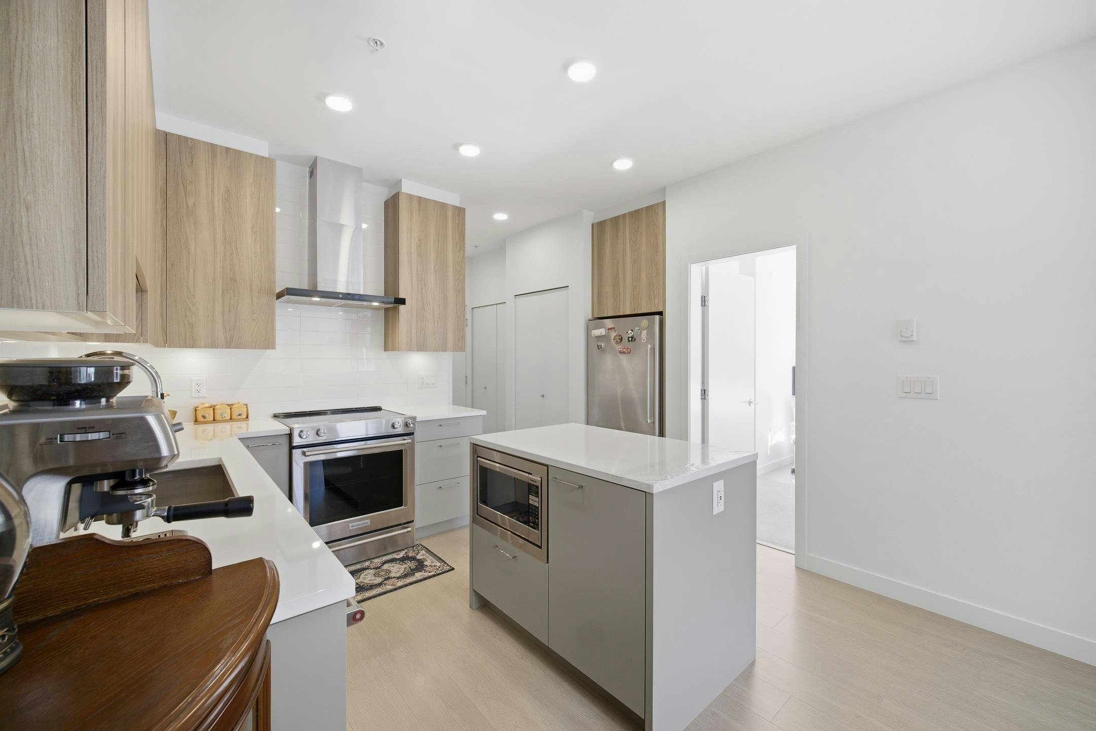 3xx-7588 16th Street, Burnaby, BC, V3N 0H8 - 9