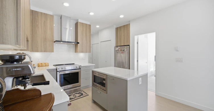 3xx-7588 16th Street, Burnaby, BC, V3N 0H8 - 9