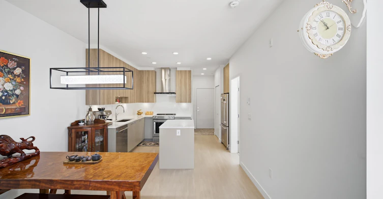 3xx-7588 16th Street, Burnaby, BC, V3N 0H8 - 7