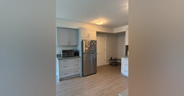 2000 Phillips Place, Burnaby, BC, V5A 2W1 - 3