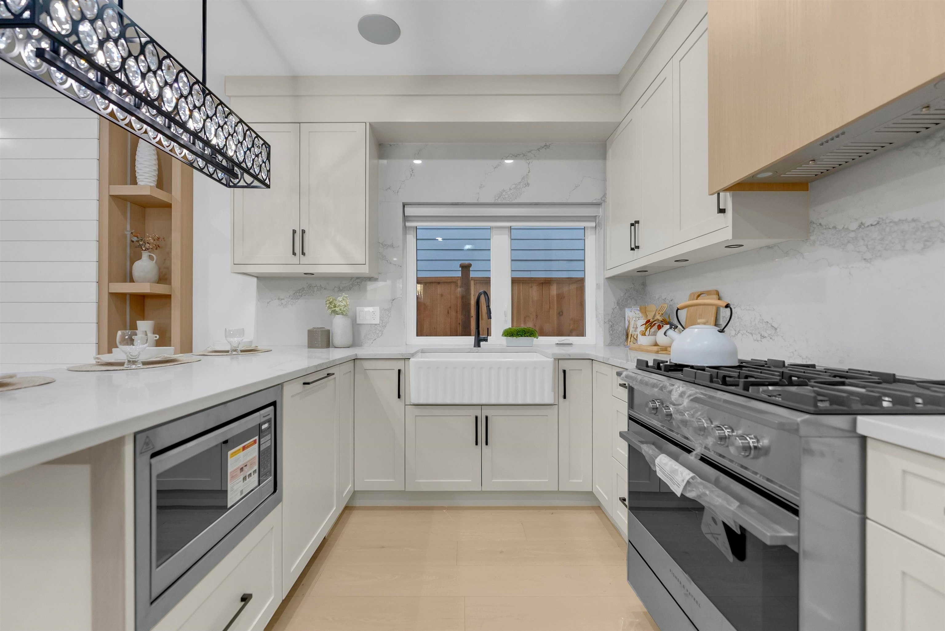 2-2888 E 6th Avenue - 3