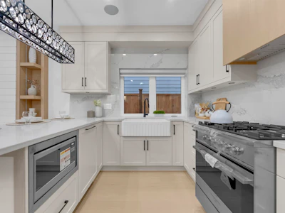 2-2888 E 6th Avenue - 3