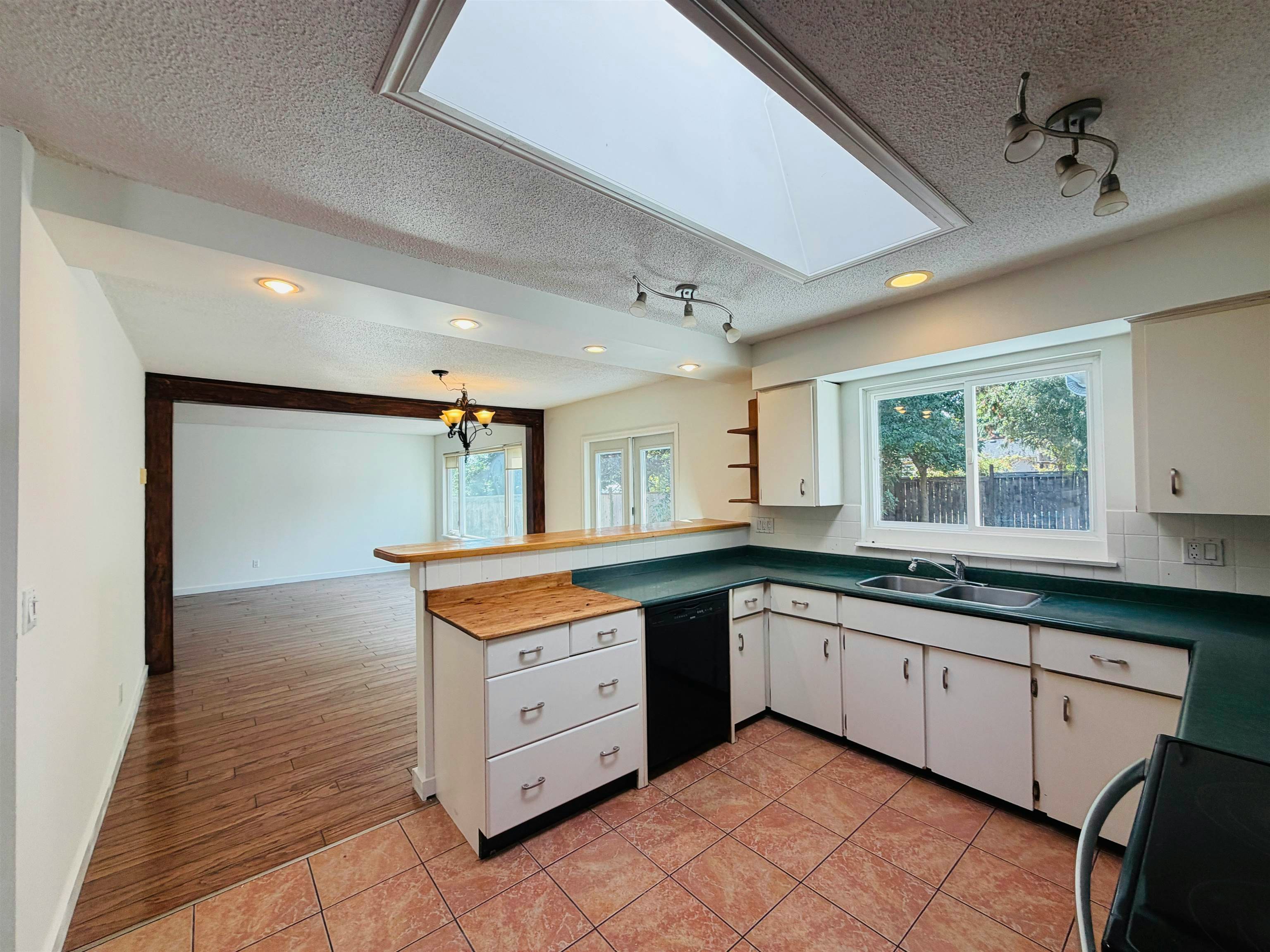 817 Mountainview Drive, Gibsons, BC, V0N 1V9 - 9