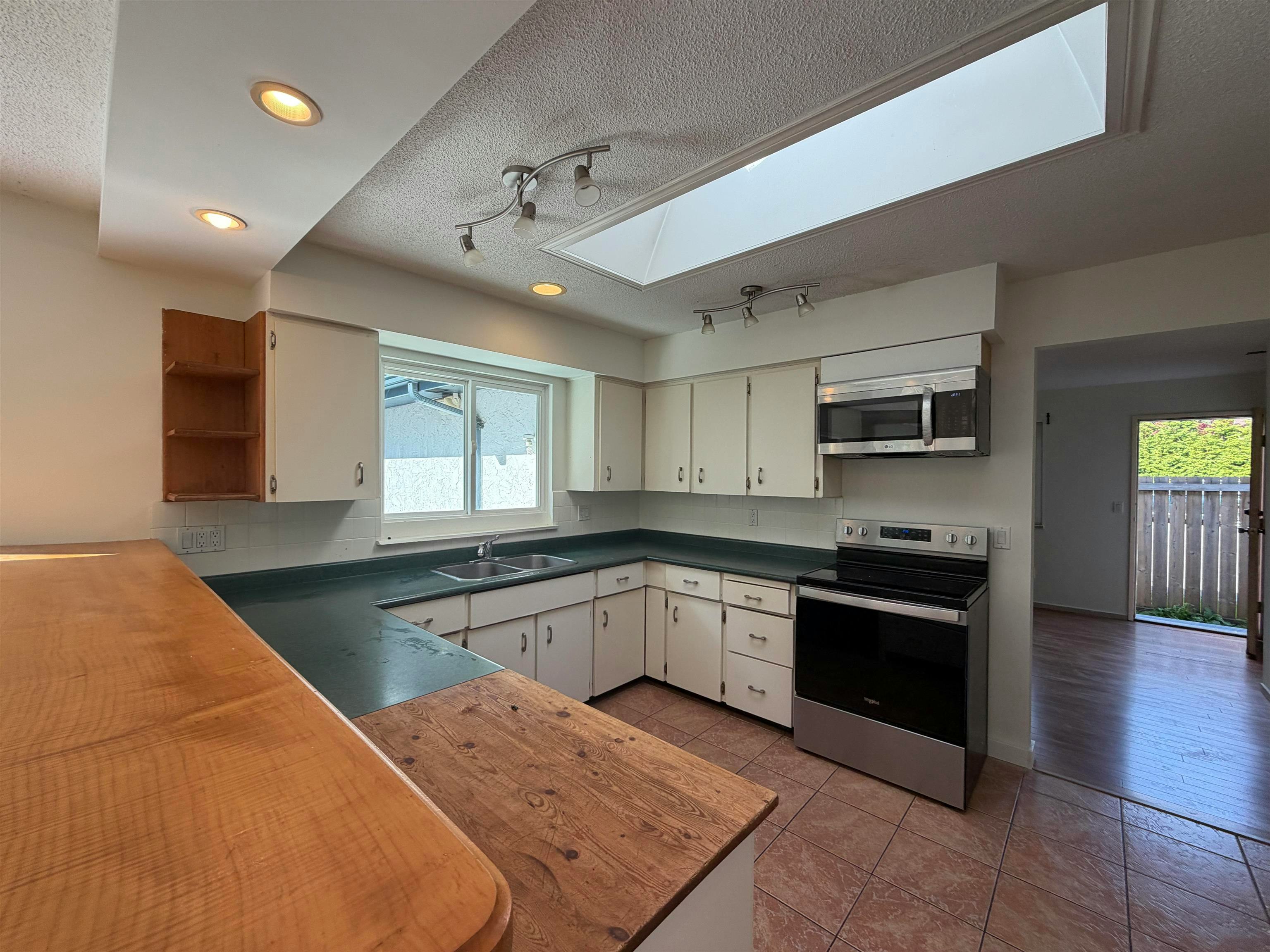 817 Mountainview Drive, Gibsons, BC, V0N 1V9 - 10