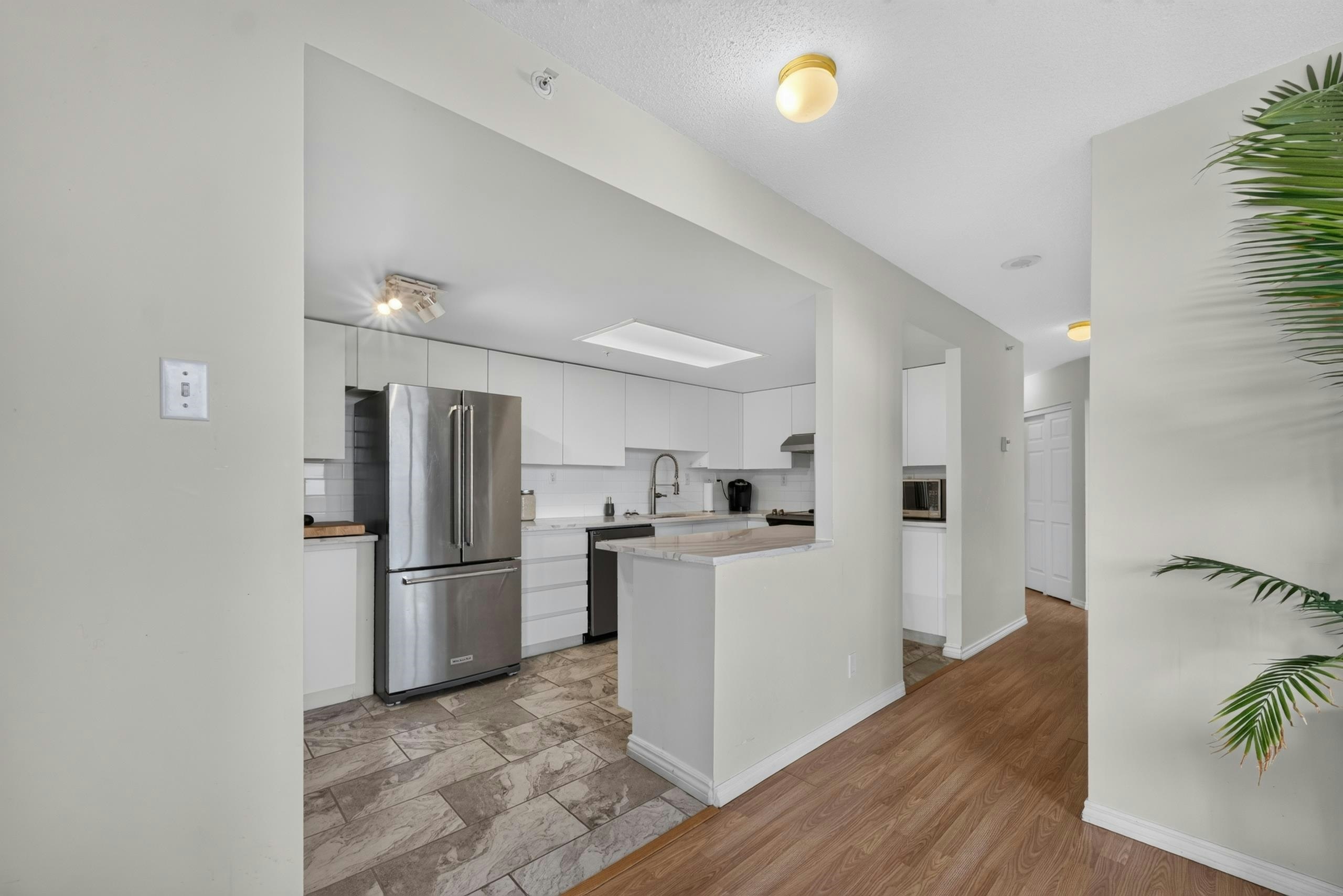 1502-10082 148 Street, Surrey, BC, V3R 0S3 - 8