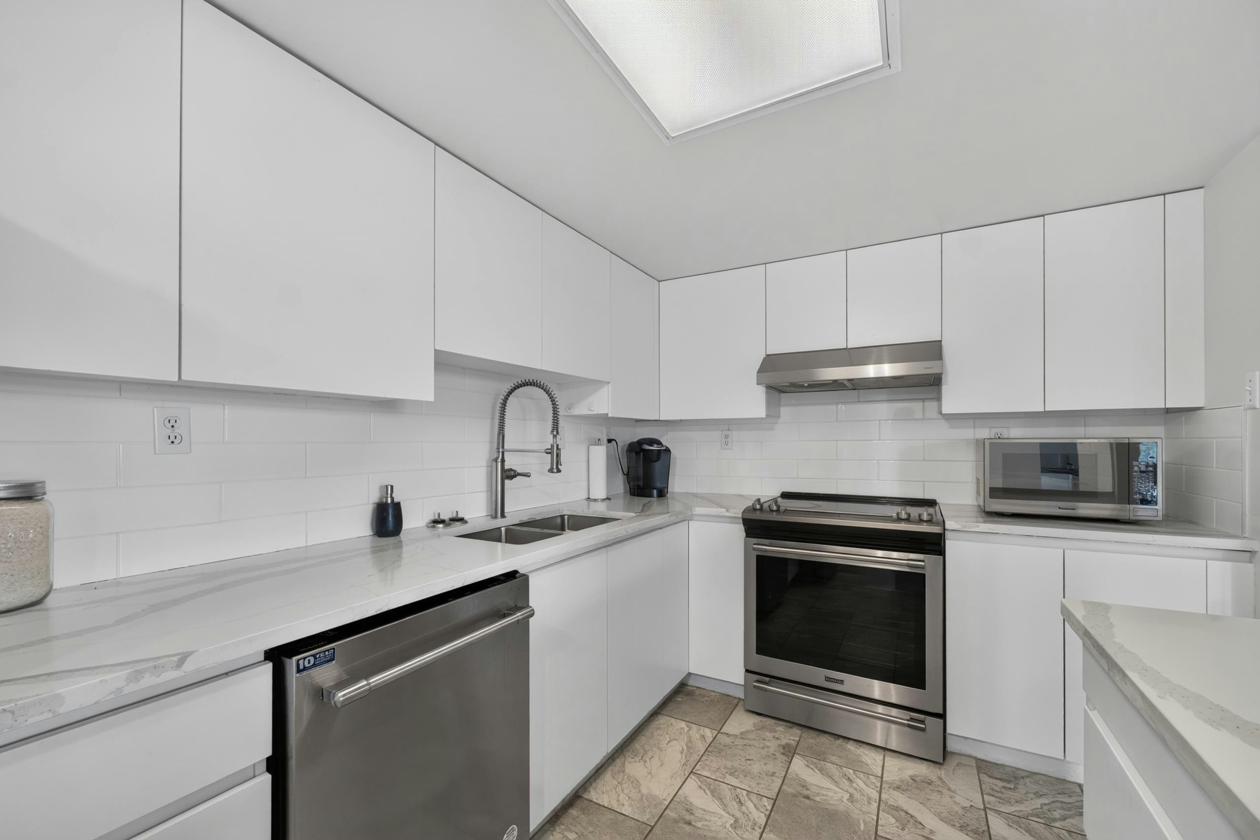 1502-10082 148 Street, Surrey, BC, V3R 0S3 - 5