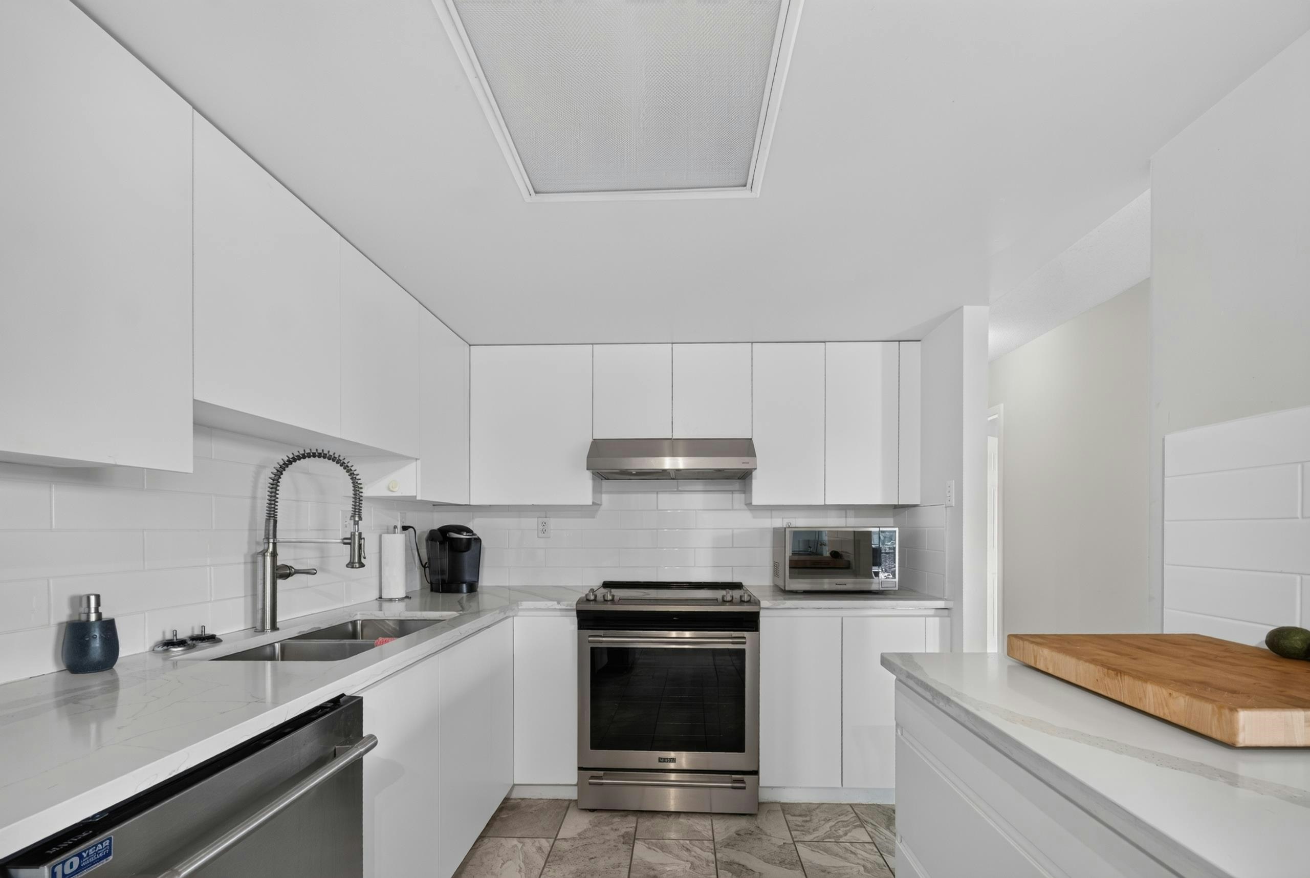 1502-10082 148 Street, Surrey, BC, V3R 0S3 - 9