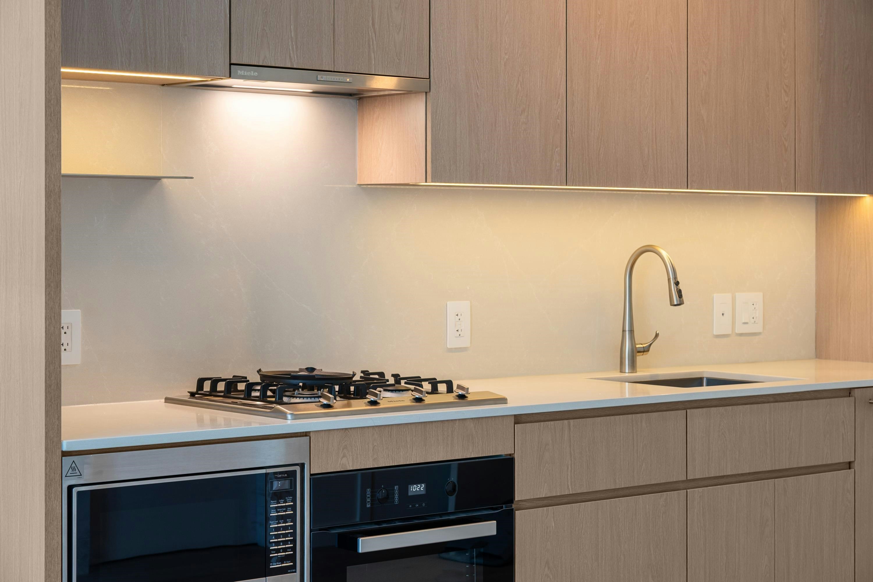1XX-5212 Cambie Street, Vancouver, BC, V5Z 2Z7 - 6