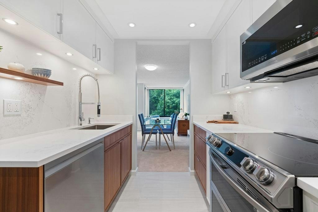 305-4101 Yew Street, Vancouver, BC, V6L 3B7 - 2