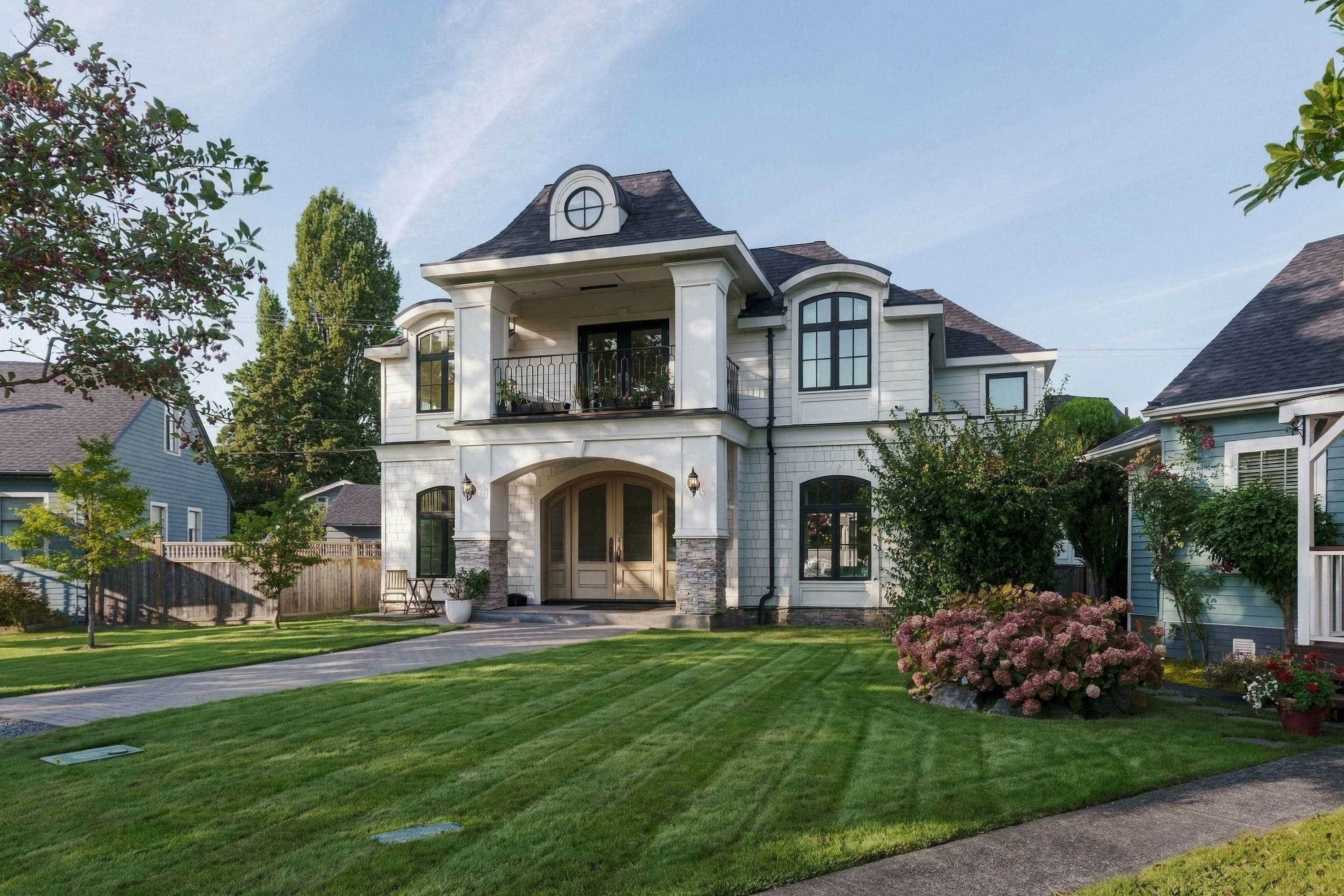 3291 Douglas Crescent - 2
