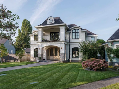 3291 Douglas Crescent - 2