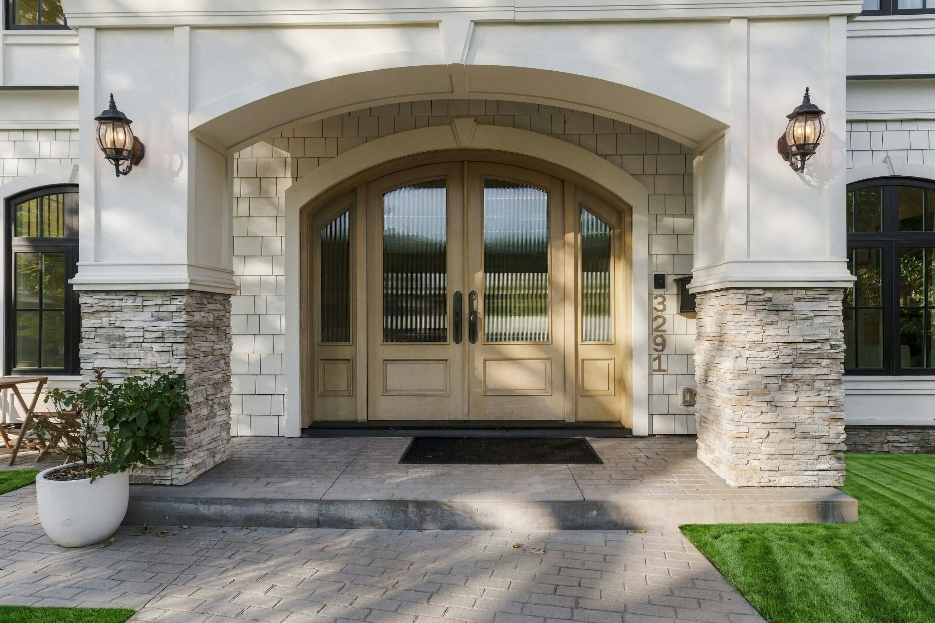 3291 Douglas Crescent - 3
