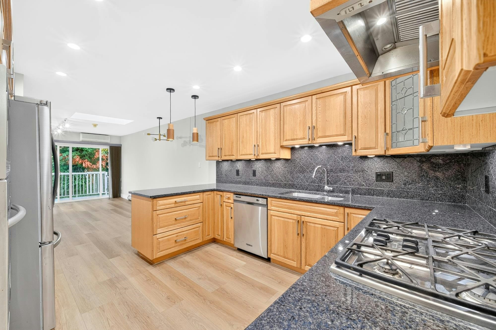 5966 Baffin Place, Burnaby, BC, V5H 3S8 - 11
