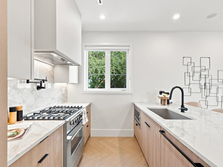 646 E 23rd Avenue, Vancouver, BC, V5V 1X8 - 3