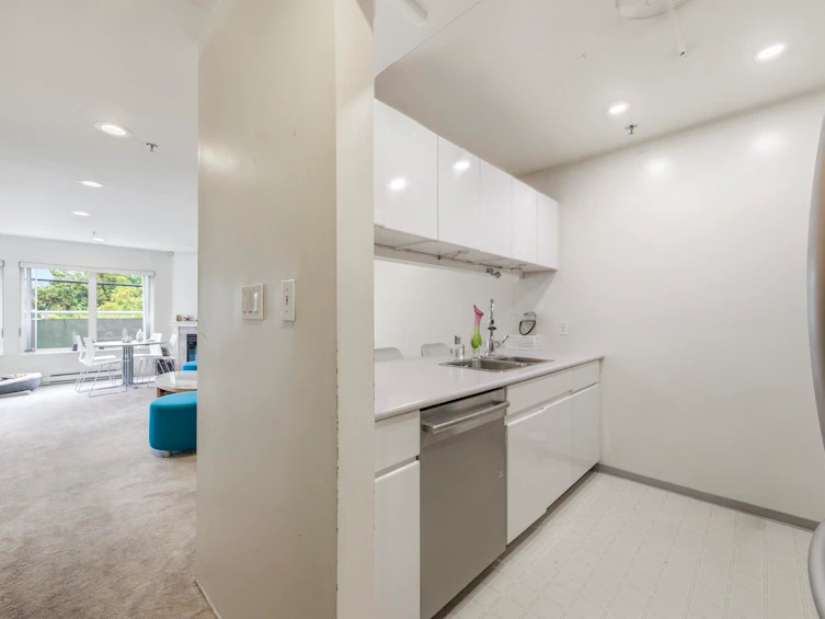 107-3280 W Broadway, Vancouver, BC, V6K 2H4 - 7