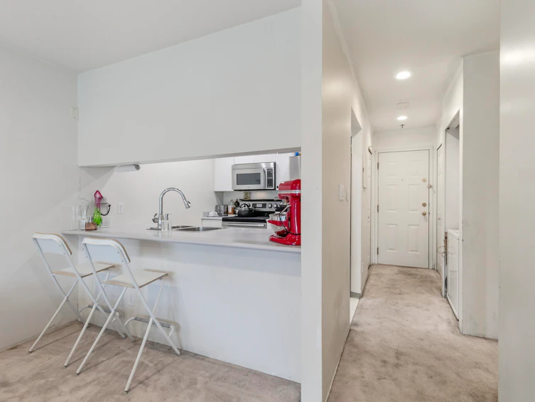 107-3280 W Broadway, Vancouver, BC, V6K 2H4 - 8