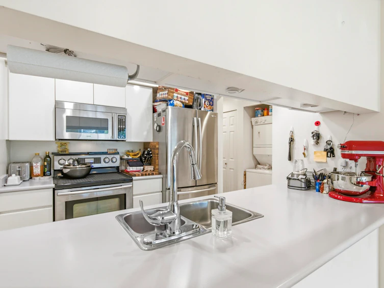107-3280 W Broadway, Vancouver, BC, V6K 2H4 - 11