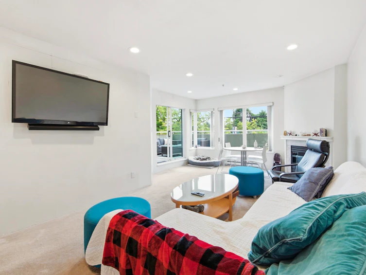 107-3280 W Broadway, Vancouver, BC, V6K 2H4 - 3