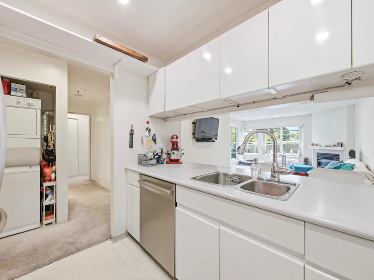 107-3280 W Broadway, Vancouver, BC, V6K 2H4 - 10