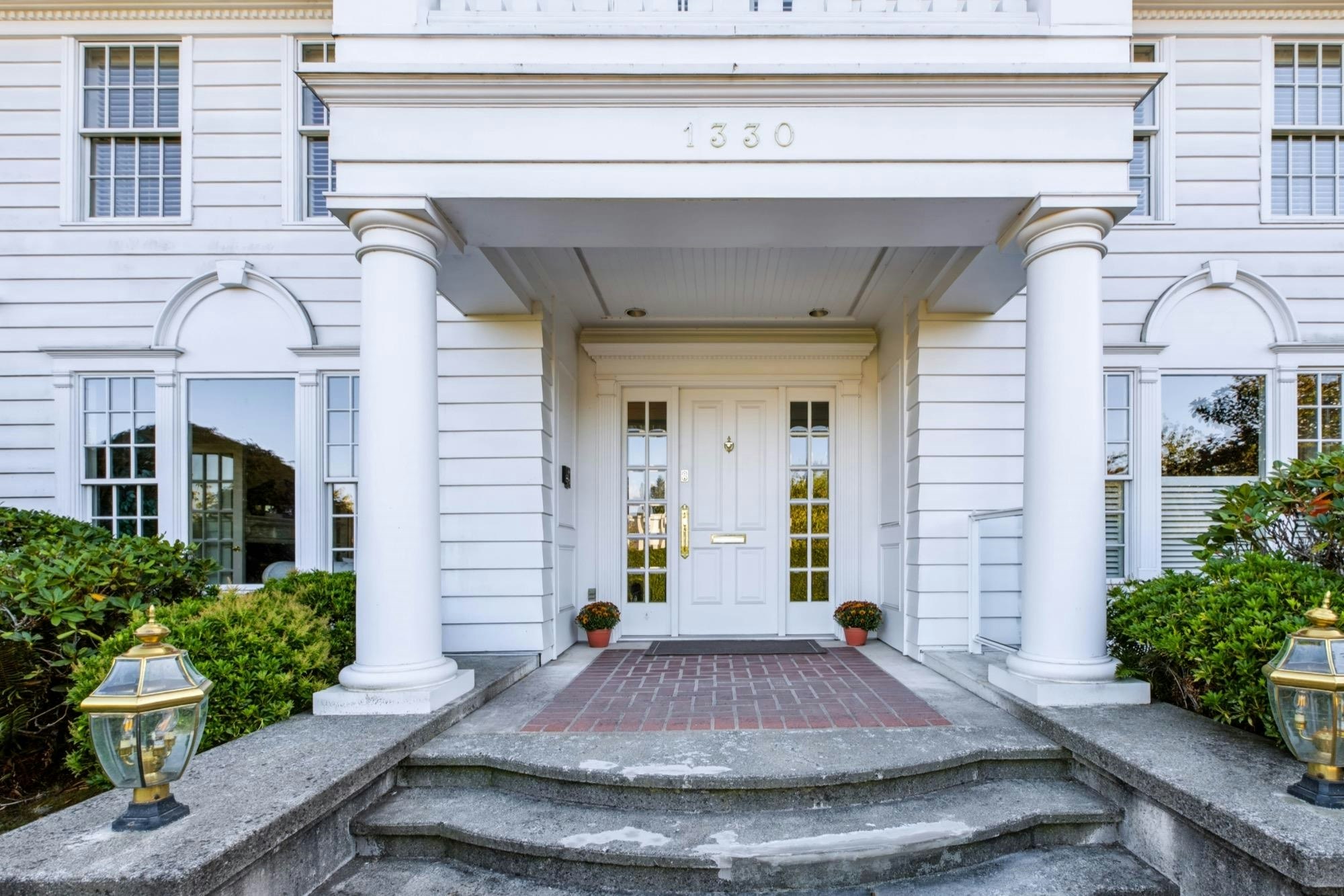 1330 Minto Crescent - 2