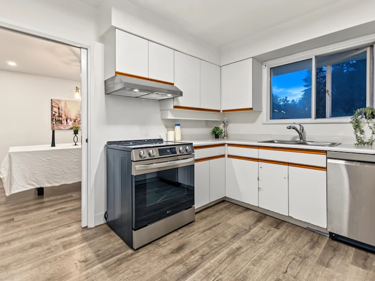 410 Ashley Street, Coquitlam, BC, V3K 4B3 - 4